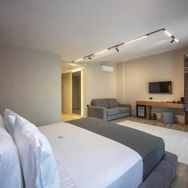 Noam Hotel