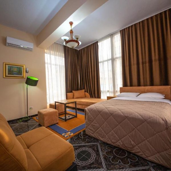 Hotel Pik Loti
