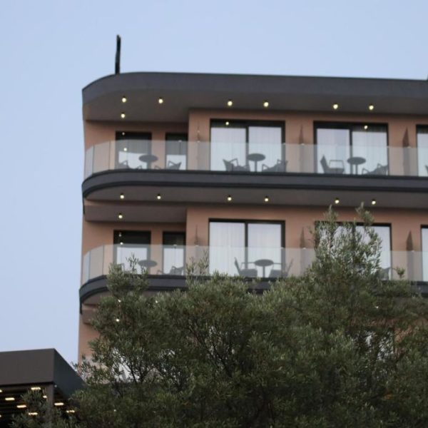 Lans Hotel