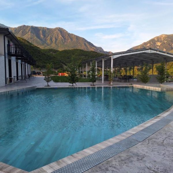 Lumi i Bardhe Hotel & Restaurant