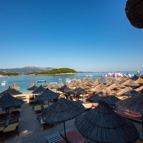Hotel New Crystal with Private Beach