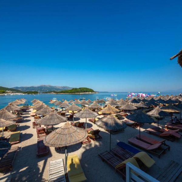 Hotel New Crystal with Private Beach