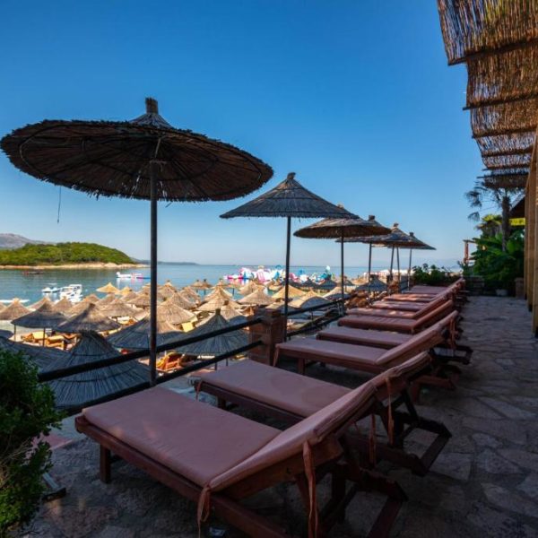 Hotel New Crystal with Private Beach
