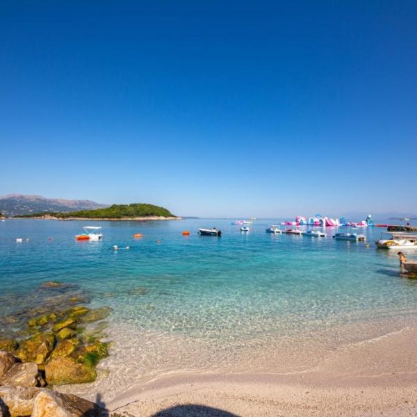 Hotel New Crystal with Private Beach