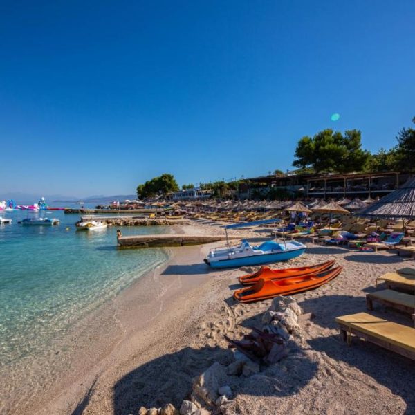 Hotel New Crystal with Private Beach
