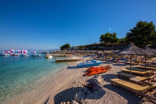Hotel New Crystal with Private Beach