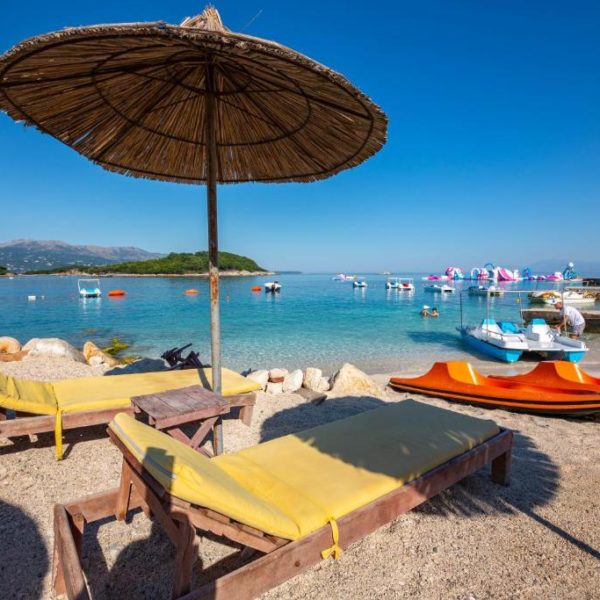 Hotel New Crystal with Private Beach