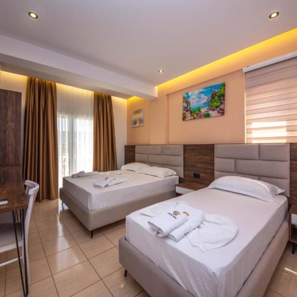 Hotel New Crystal with Private Beach