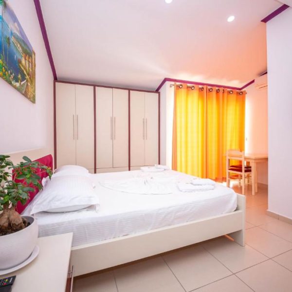 Hotel New Crystal with Private Beach