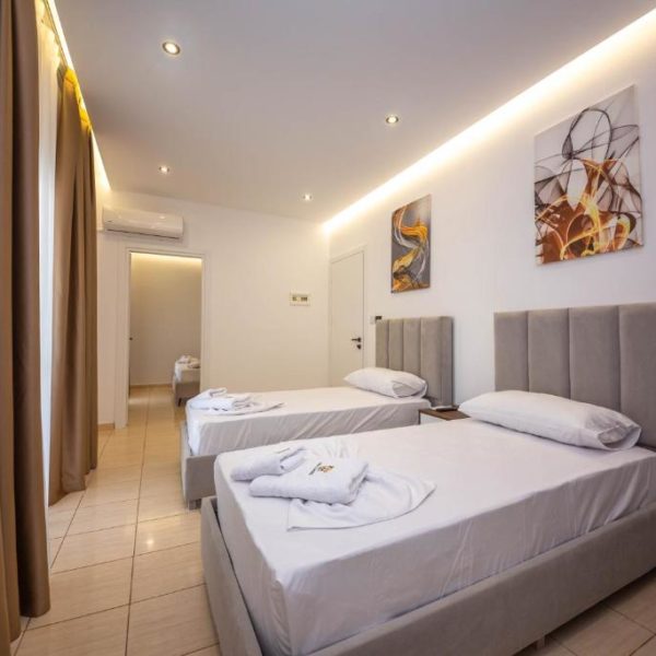 Hotel New Crystal with Private Beach