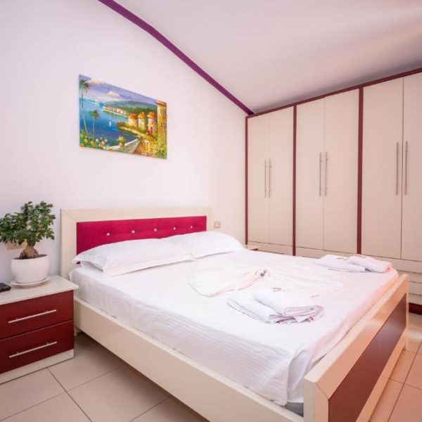 Hotel New Crystal with Private Beach