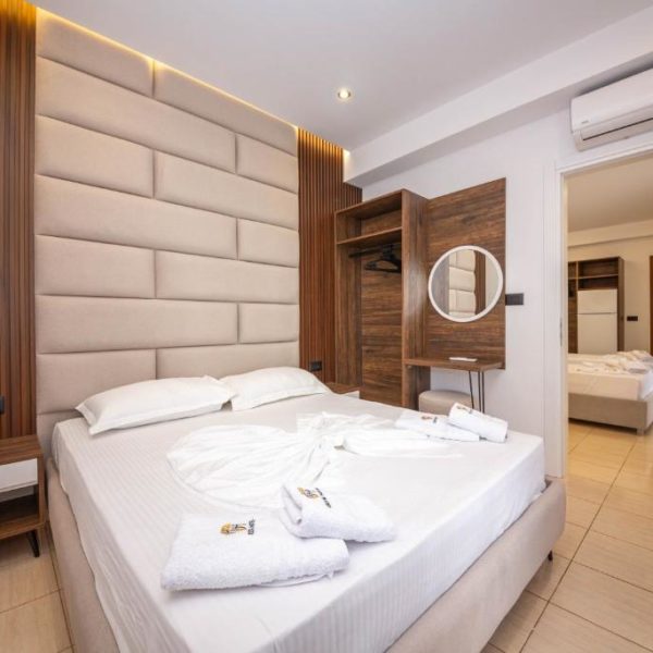 Hotel New Crystal with Private Beach