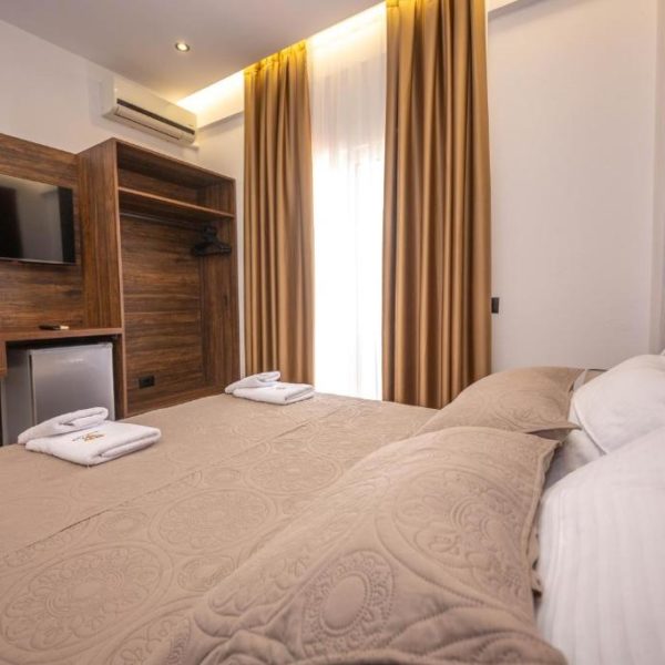 Hotel New Crystal with Private Beach
