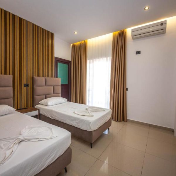 Hotel New Crystal with Private Beach
