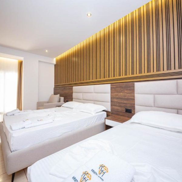 Hotel New Crystal with Private Beach