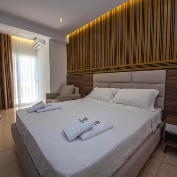 Hotel New Crystal with Private Beach