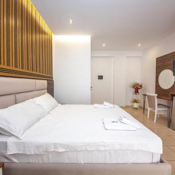 Hotel New Crystal with Private Beach