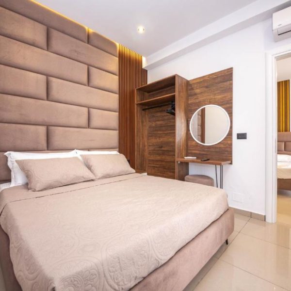 Hotel New Crystal with Private Beach