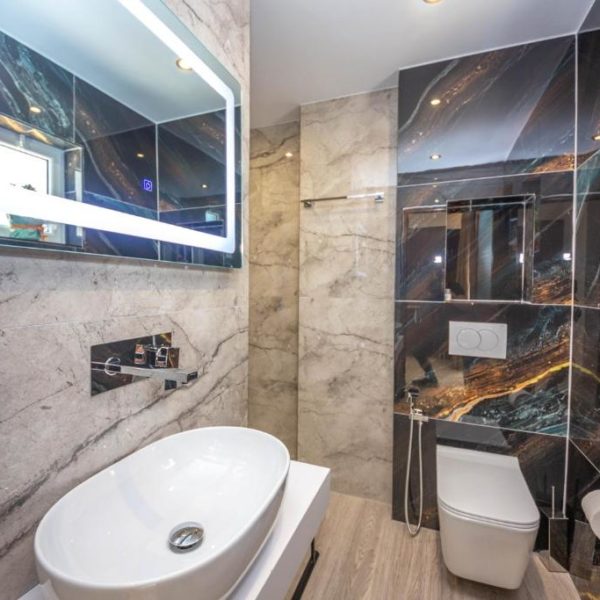 Hotel New Crystal with Private Beach