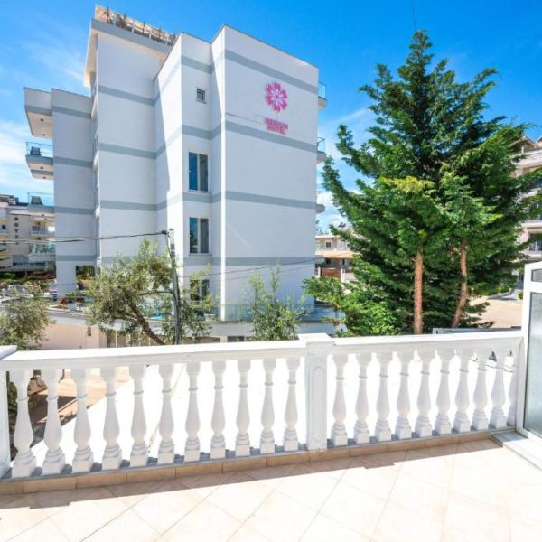 Hotel New Crystal with Private Beach