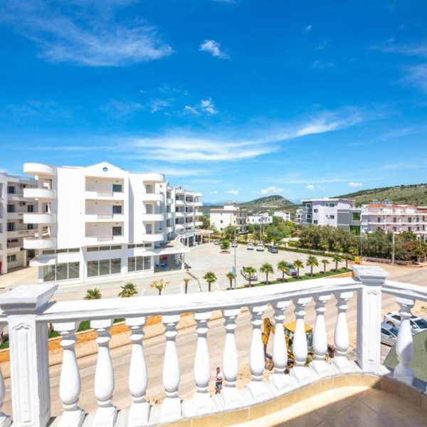 Hotel New Crystal with Private Beach