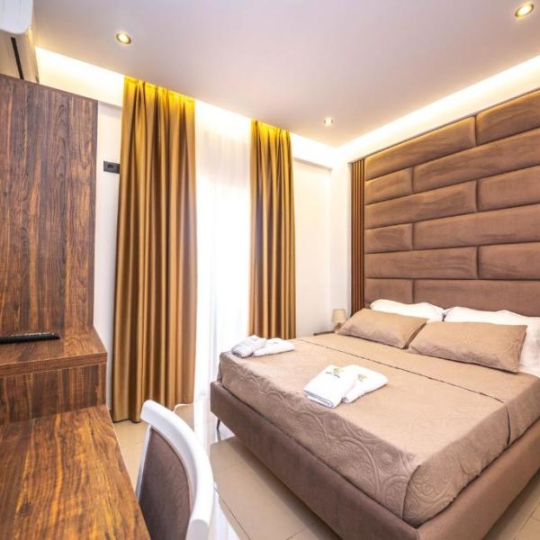 Hotel New Crystal with Private Beach