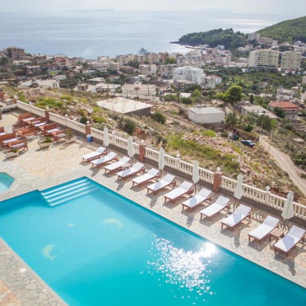 Apart-Hotel Llazari
