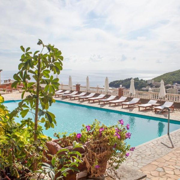 Apart-Hotel Llazari