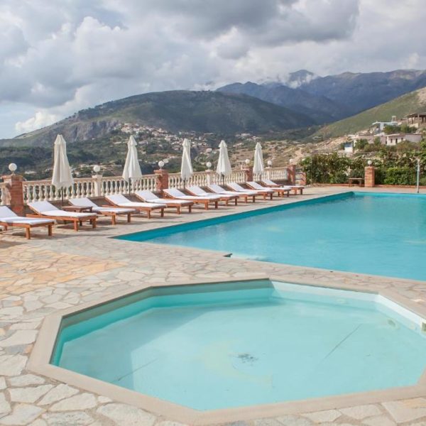 Apart-Hotel Llazari