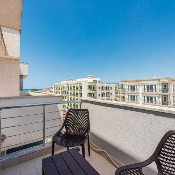 Seasons Apartments