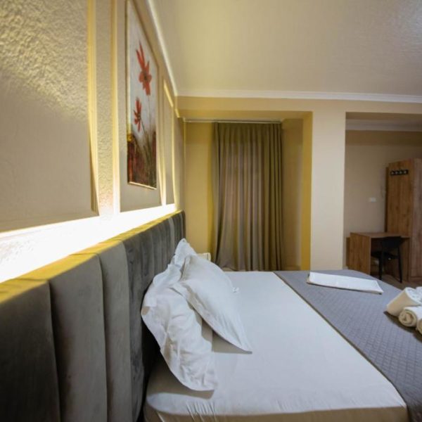 Erik Rooms Tirana