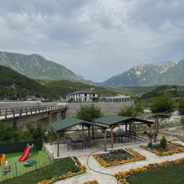 Lumi i Bardhe Hotel & Restaurant