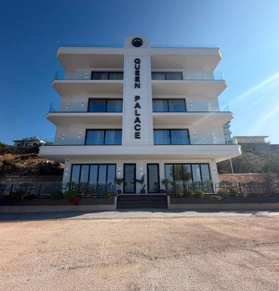 Queen Palace Luxury Hotel
