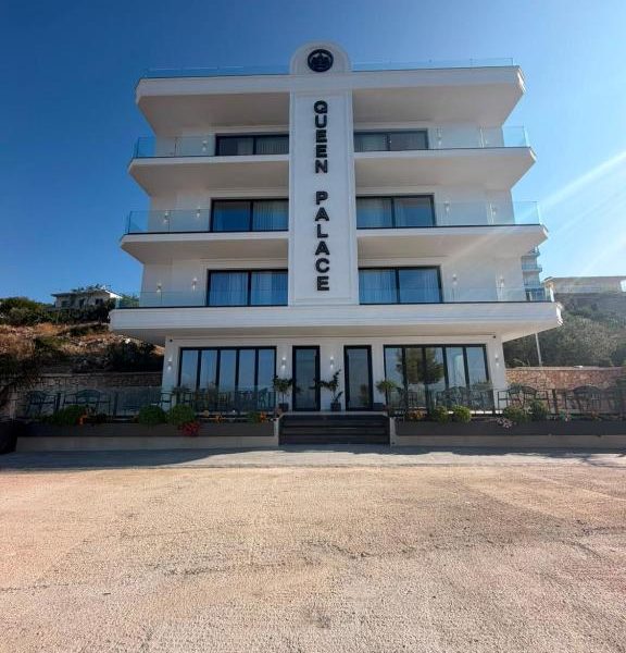 Queen Palace Luxury Hotel