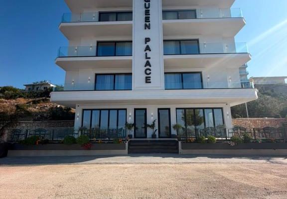 Queen Palace Luxury Hotel