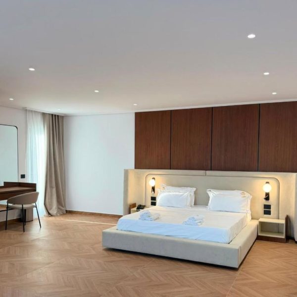 Queen Palace Luxury Hotel