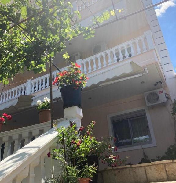Himara Apartments
