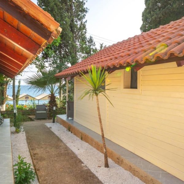 Lodges Shen Nikolla