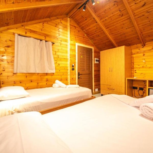 Lodges Shen Nikolla