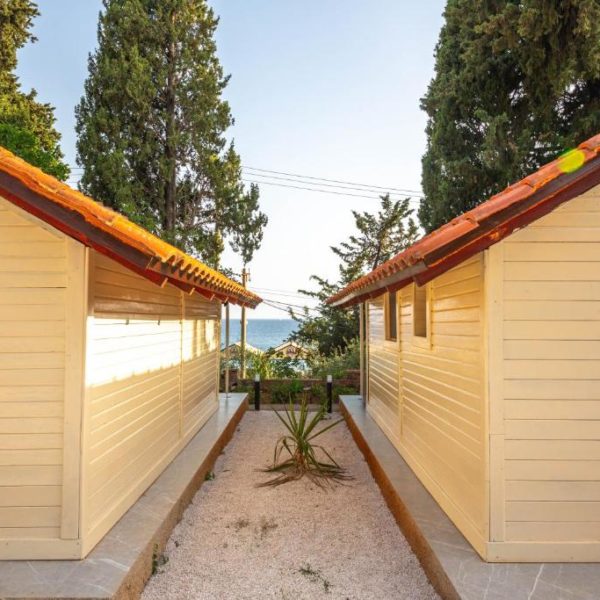 Lodges Shen Nikolla