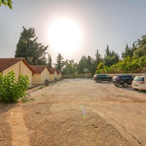 Lodges Shen Nikolla