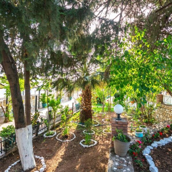 Lodges Shen Nikolla