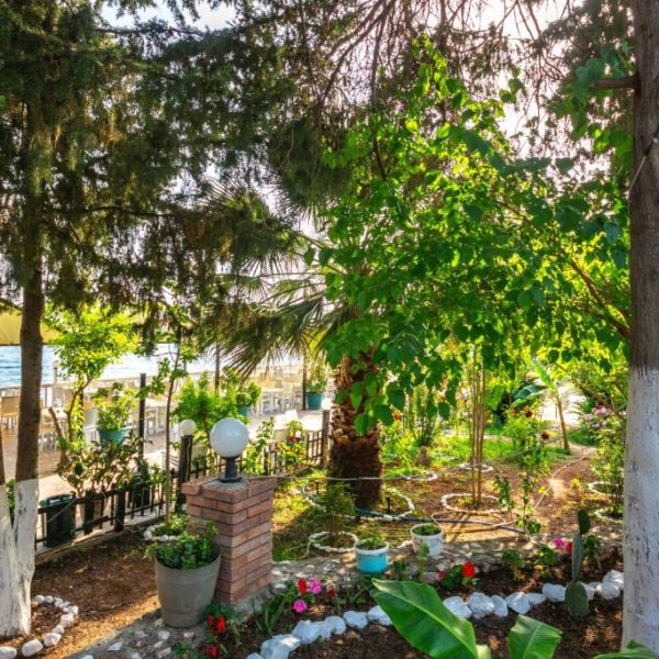 Lodges Shen Nikolla